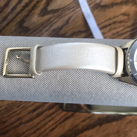 Gold and silver face with beige band main image 4